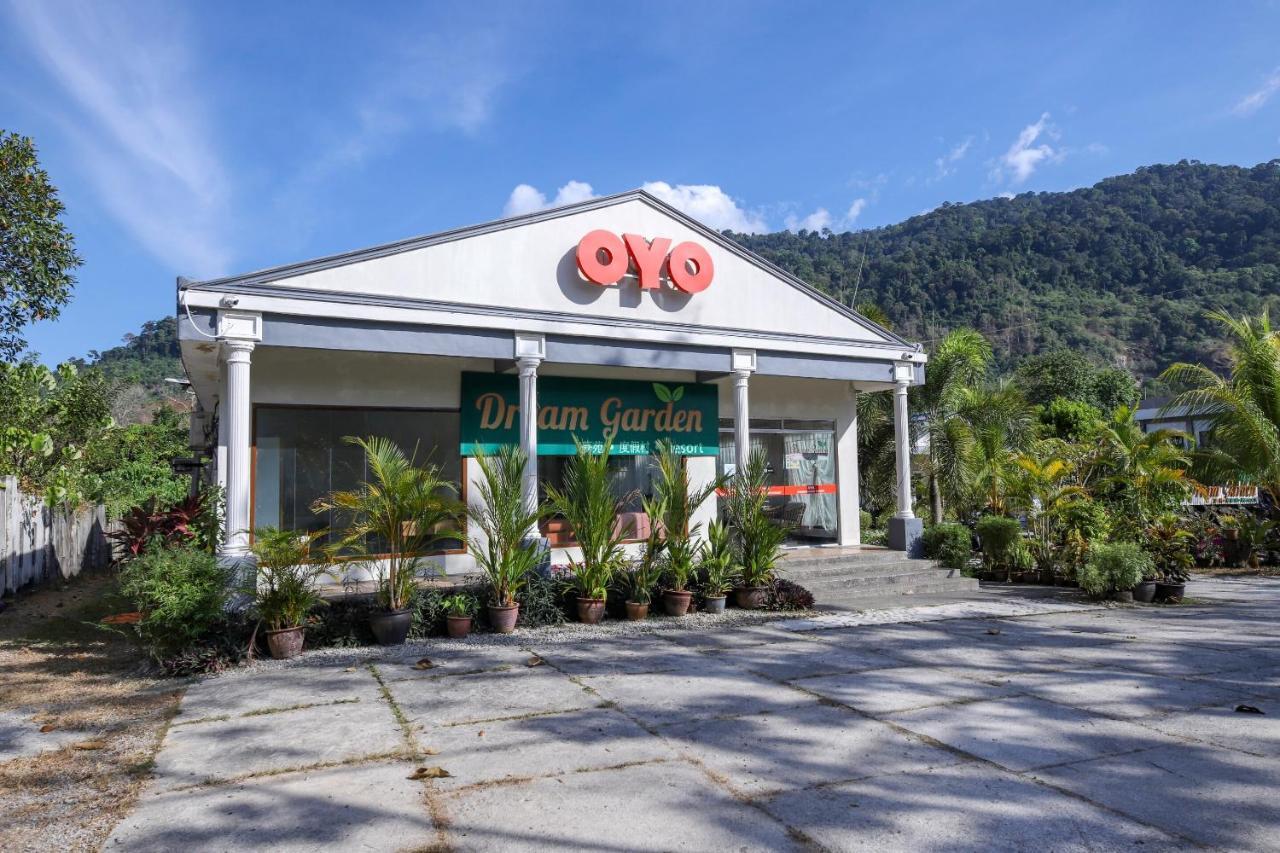 Oyo 89679 Dream Garden Resort Ayer Hangat Exteriör bild