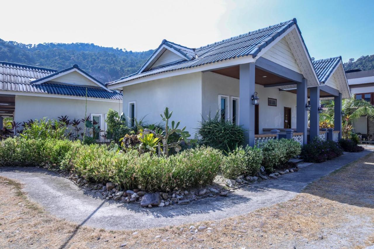 Oyo 89679 Dream Garden Resort Ayer Hangat Exteriör bild